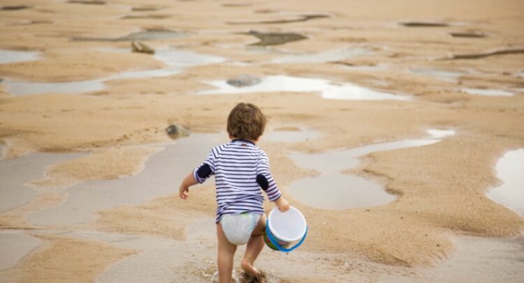 Bambini al mare costume o pannolino? Guida con 8 pratici consigli!